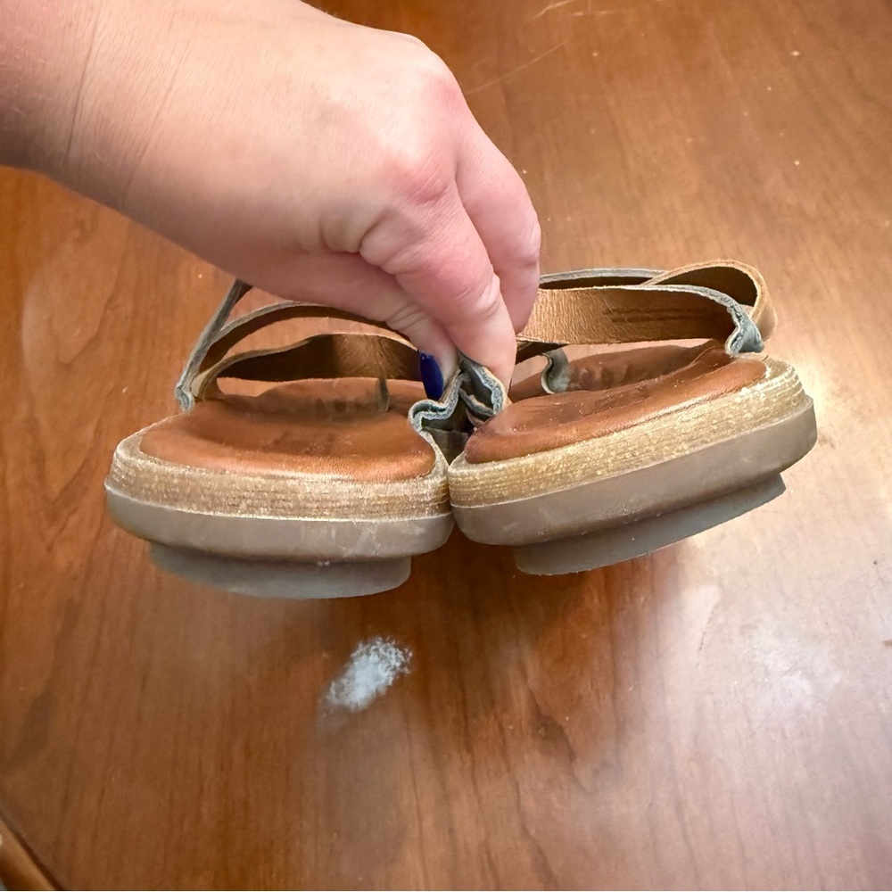 Women’s Born Leather Sandals with Brown and gray Straps size 9 - Picture 5 of 8